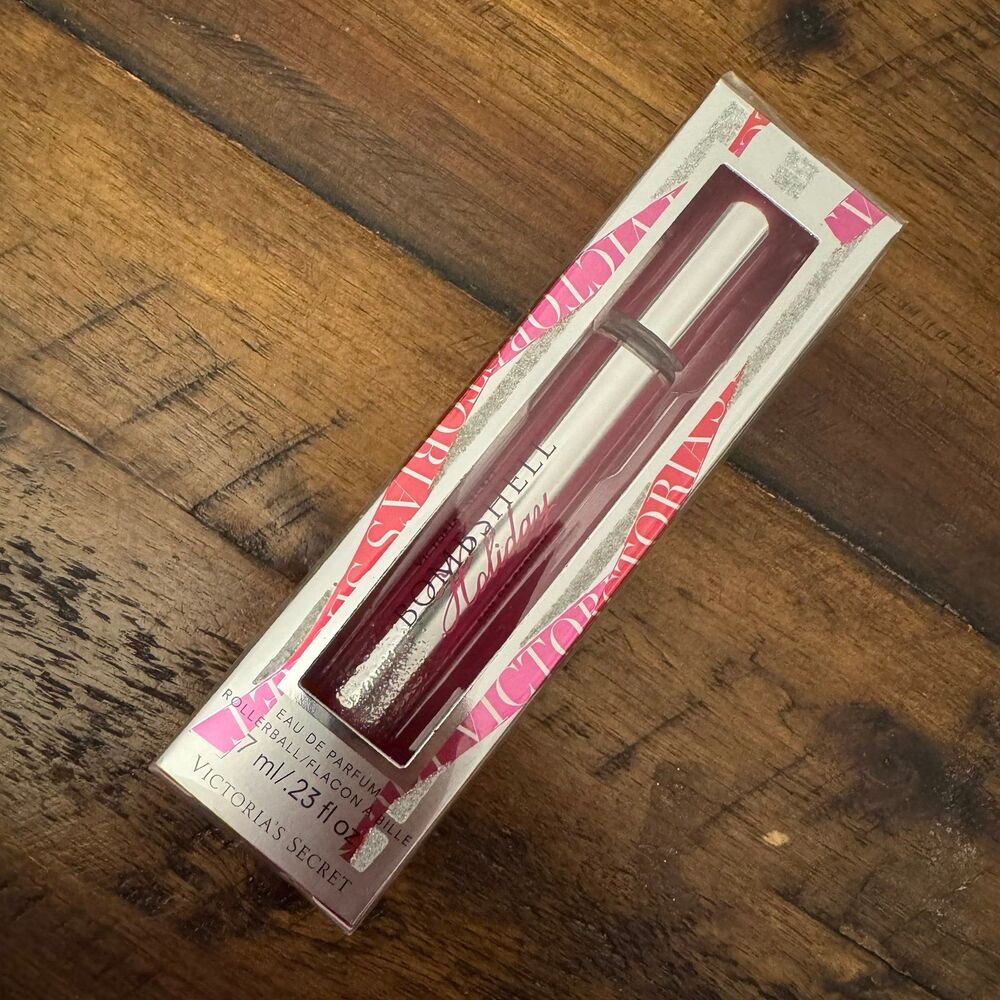 Victoria’s Secret bombshell holiday roller